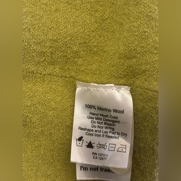 Elegant Wool Green Women's Cardigan - Picture 7 of 10